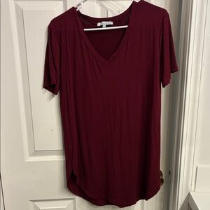 Elegant V-Neck Short Sleeve Tee in Rich Burgundy